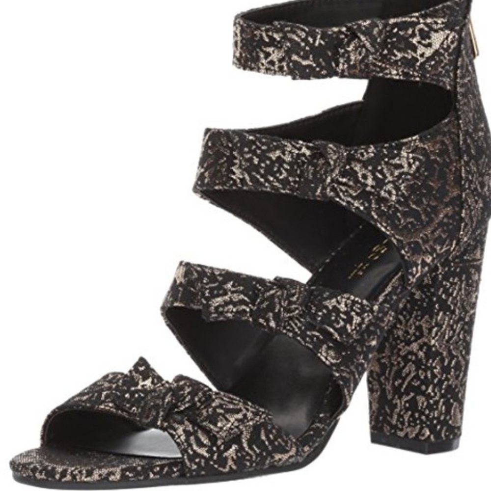Indigo Rd. Black & Gold Breanay Heels